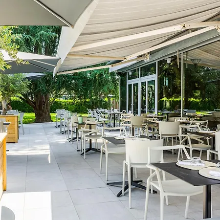 Hotel Novotel Pau Pyrénées 4*