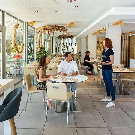 Hotel Novotel Pau Pyrénées 4*