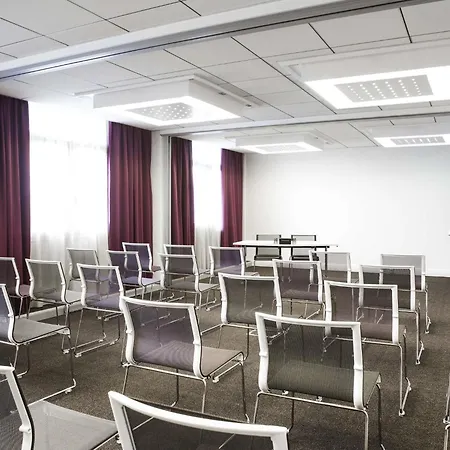 Novotel Pau Pyrenees 레스카