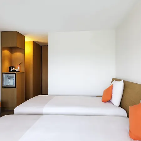 Novotel Pau Pyrenees 레스카