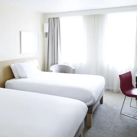 호텔 Novotel Pau Pyrenees 4*