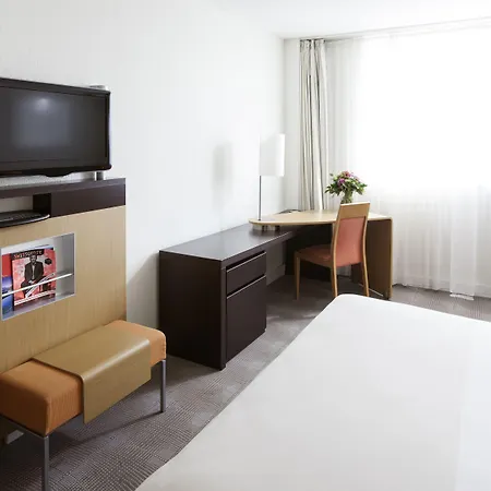 Novotel Pau Pyrenees Otel Lescar