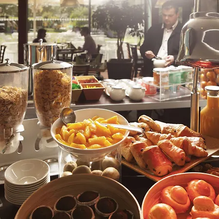 Novotel Pau Pyrenees 4* 레스카