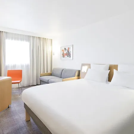 Hotel Novotel Pau Pyrénées 4*