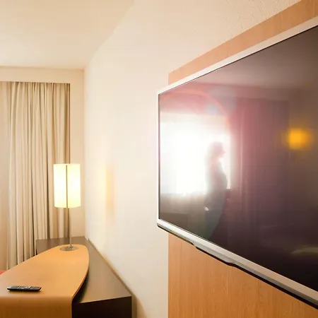 Novotel Pau Pyrenees מלון 4*