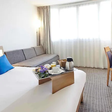Novotel Pau Pyrenees レスカー