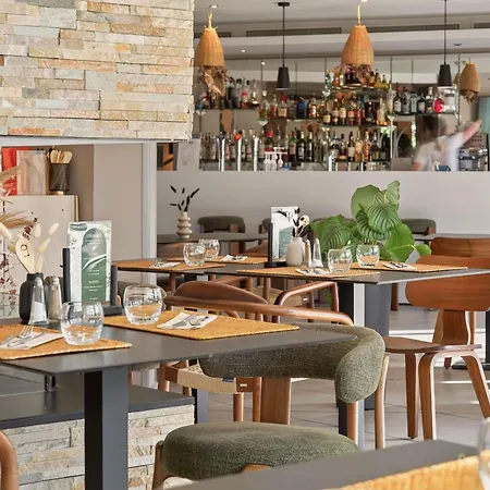 Hotel Novotel Pau Pyrénées 4*