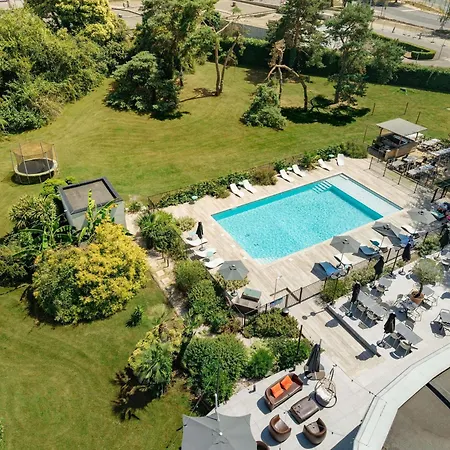 ホテル Novotel Pau Pyrenees レスカー
