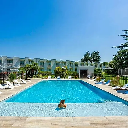 Novotel Pau Pyrenees 4* レスカー