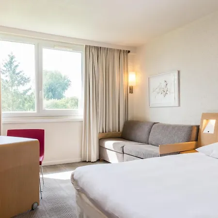 Novotel Pau Pyrenees 4* לסקאר