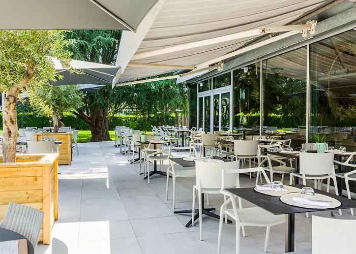 Hotel Novotel Pau Pyrénées 4*