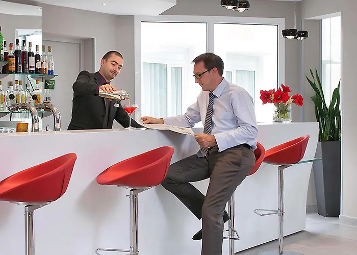 Novotel Pau Pyrenees ليسكار