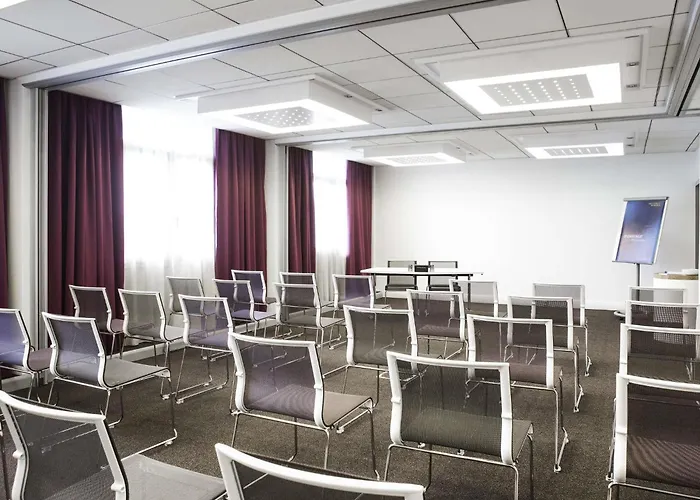 Novotel Pau Pyrenees ليسكار