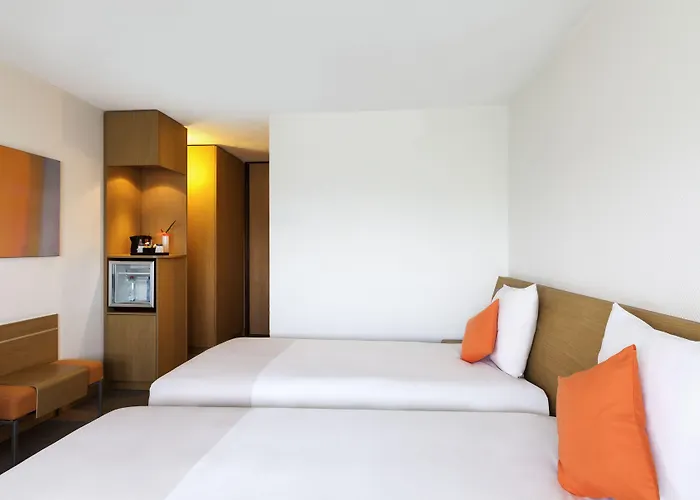 Novotel Pau Pyrenees ليسكار