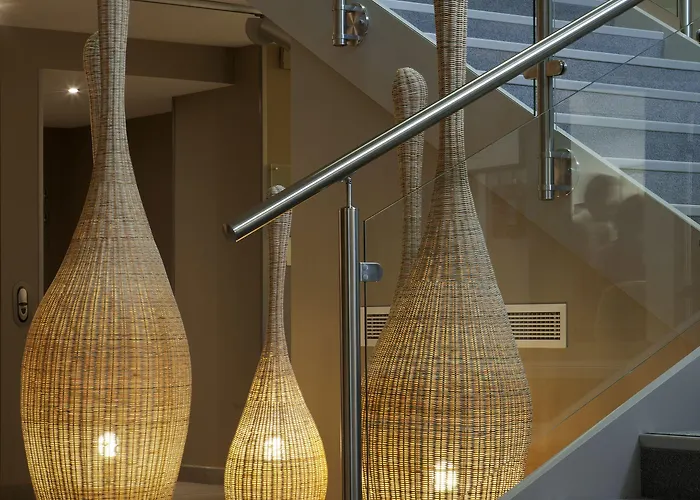 Novotel Pau Pyrenees ليسكار